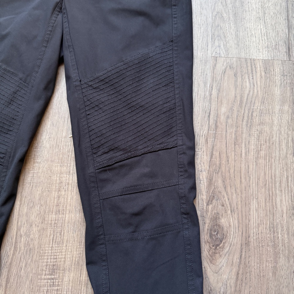Lululemon Bust A Move Women's Pants - Estimated Size 2 - Picture 7 of 16